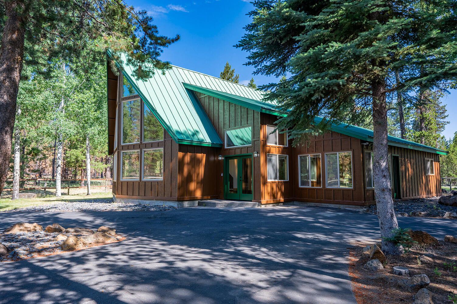 The Stellar Cabins  5 Bedroom House in Sunriver, OR