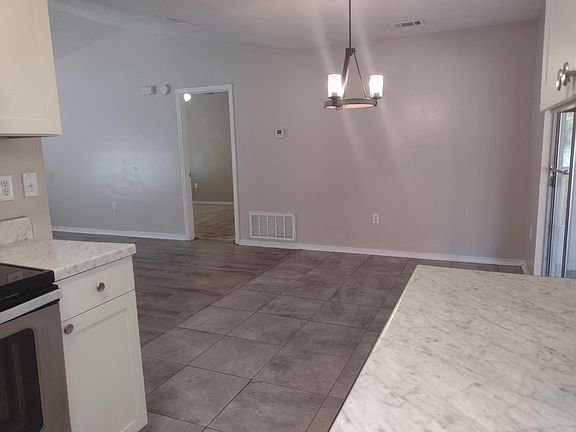 5th image of 224 Southview Dr