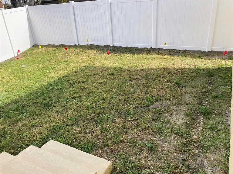 925 Lora St — Photo 14