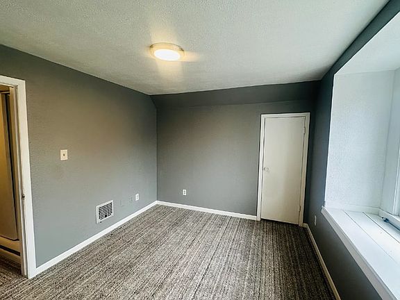 3rd image of 835 Toronto Ave
