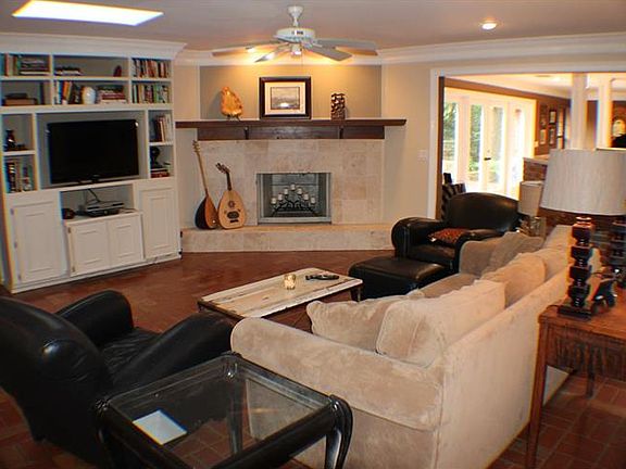 2nd image of 2024 Larchmont Dr