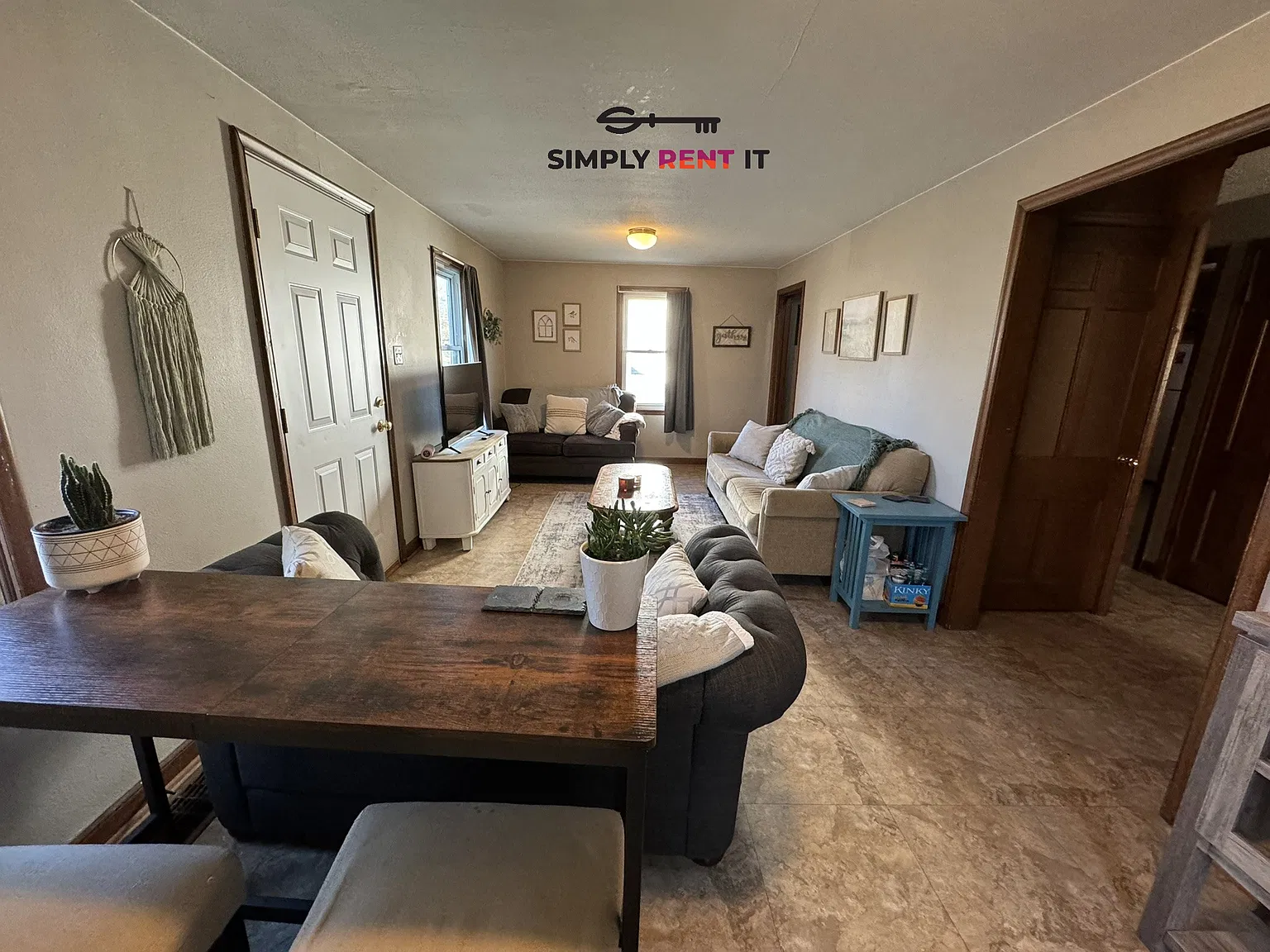 3 or 4 Bedroom On Campus | Free Parking | Aug 2027 — Photo 2