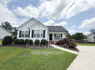 805 S Phillips Pointe Dr, Fuquay Varina, NC 27526