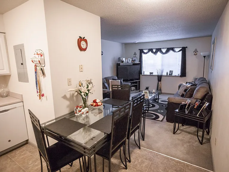 Cross Park Apartments — Photo 4