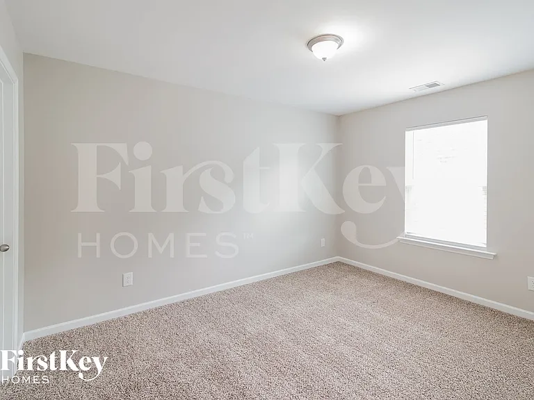 165 Longford Dr — Photo 11