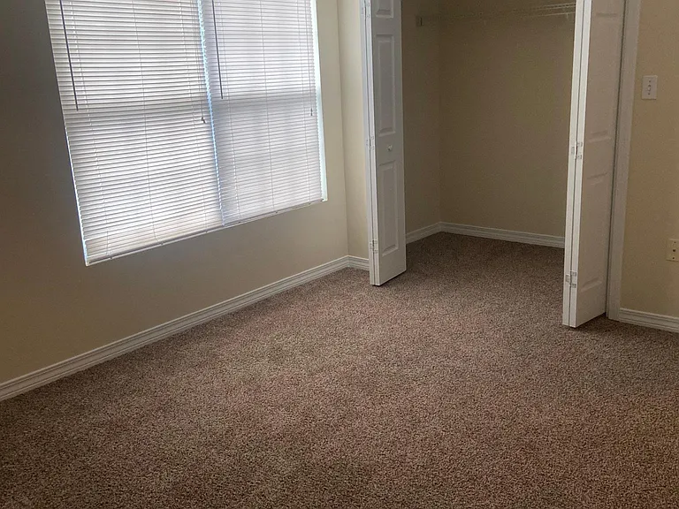 102 Corwin Dr — Photo 10