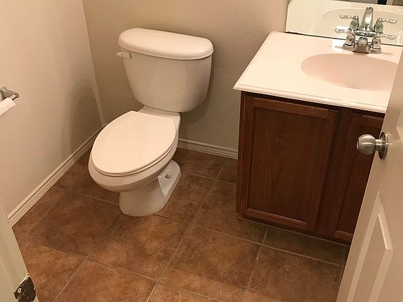 5th image of 2210 Canterbury Park Dr