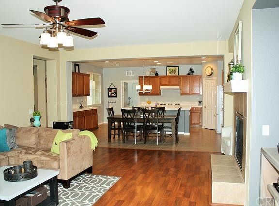 3rd image of 38202 Sevilla Ave