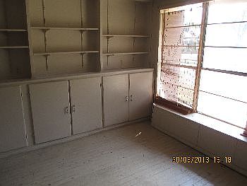 4th image of 1528 Division St