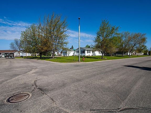 4th image of 720 6th Dr NW