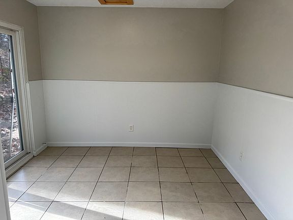 3rd image of 1504 Colony Park Dr