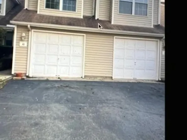 10 Leahy Ct, Somerset, NJ 08873