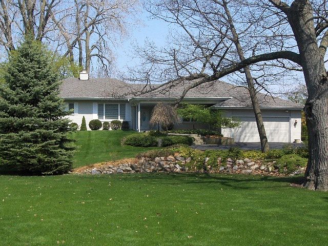 2nd image of 5650 Lakeshore Rd