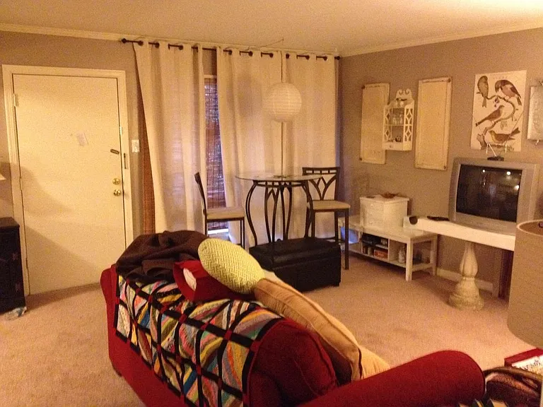 2nd picture of living room