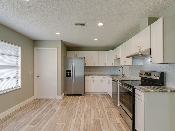 5th image of 1385 Giralda Cir NW