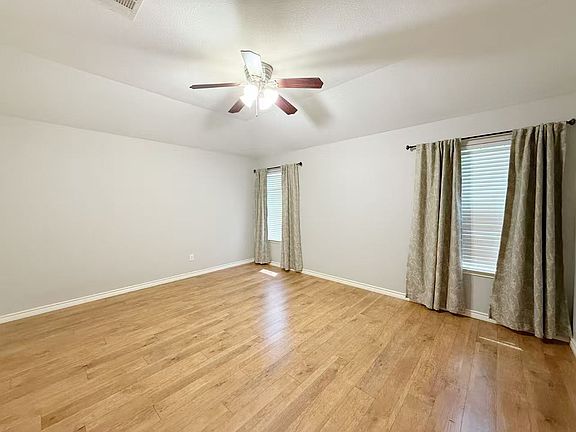 5th image of 905 Remington Dr