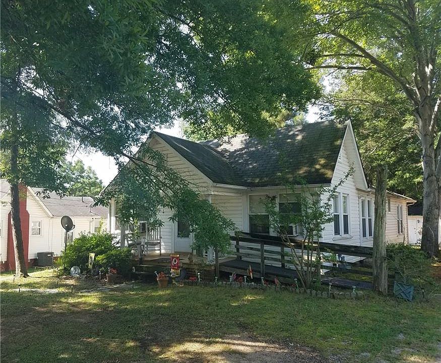 2nd image of 1208 E 1st St