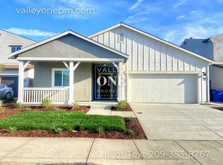936 Tipton Ln, Patterson, CA 95363