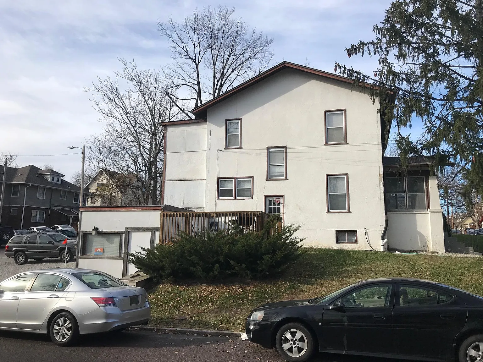 8 bed, 3.5 bath, 3380 sqft, $6,200 — Photo 3