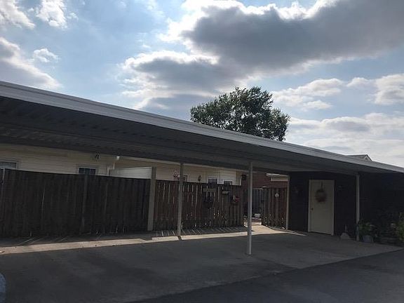 3rd image of 942 E Northfield Blvd