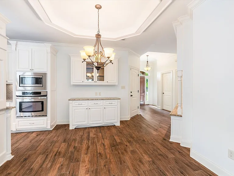 1060 Linlen Ave — Photo 9