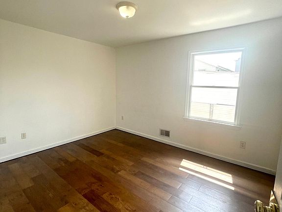 2nd image of 7 Vine St Floor 2