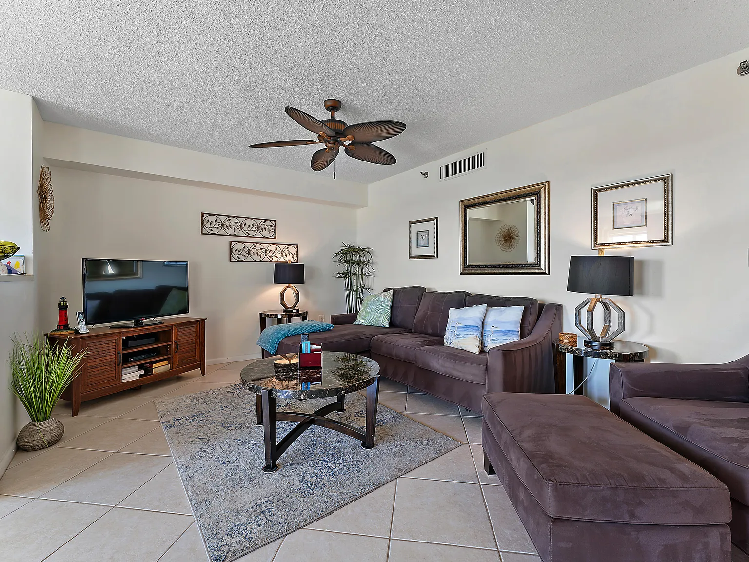 1 bed, 1.5 bath, 900 sqft, $5,800 — Photo 4