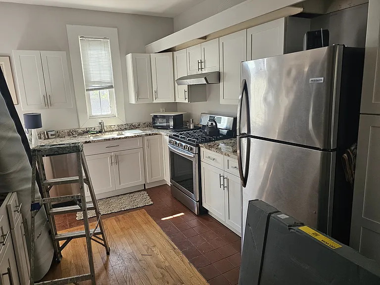 182 Chestnut St #1 — Photo 9