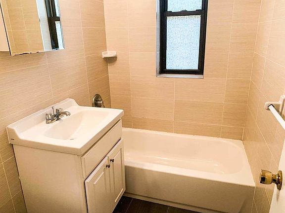 4th image of 14445 35th Ave APT 1L