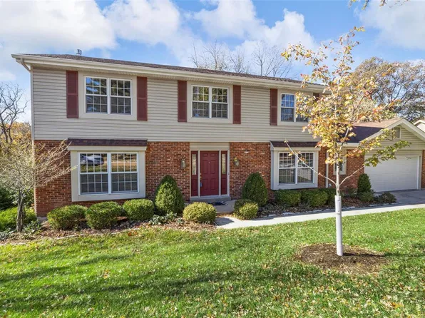 561 Shadowridge Dr, Ballwin, MO 63011