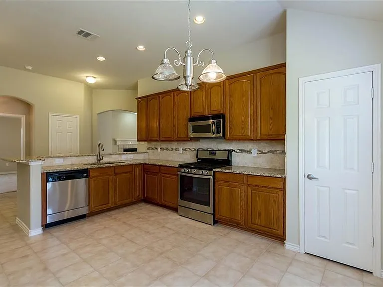 1700 Summerfield Dr — Photo 7