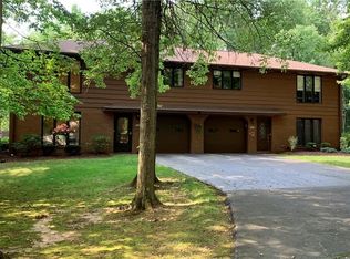 4182 Bristol Ln, New Castle, PA 16105