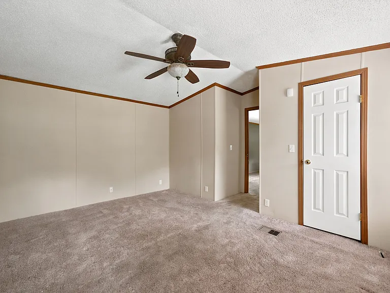 1042 Artic Loop — Photo 13