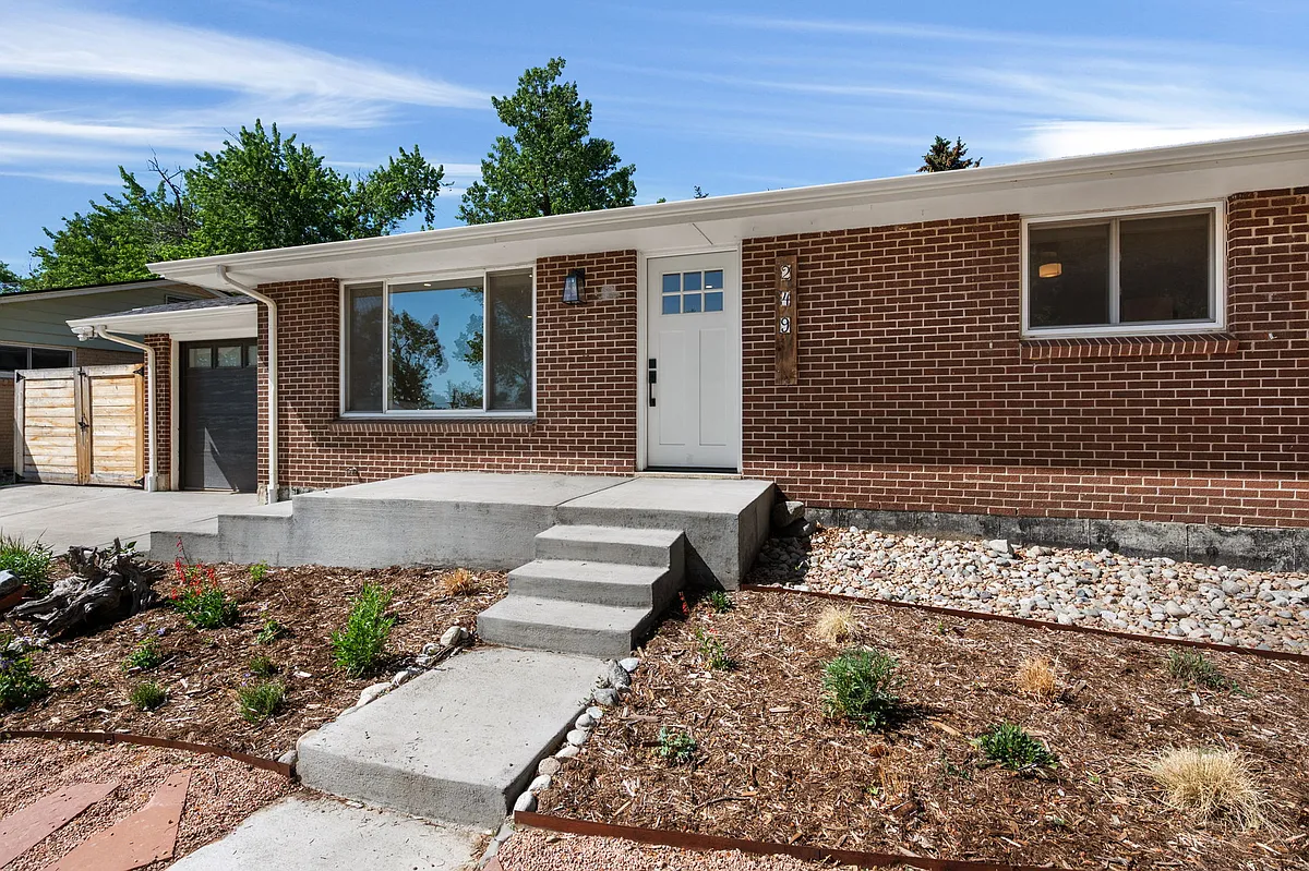Building Photo - 249 Beryl Way