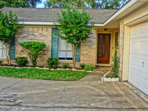 3rd image of 16626 Royal Mile Ln