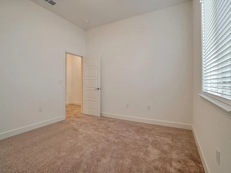 5937 Lakestone Dr — Photo 43