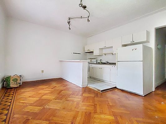 2nd image of 992 Bergen St APT 1