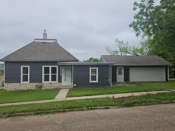 1602 11th Ave, Belle Plaine, IA 52208