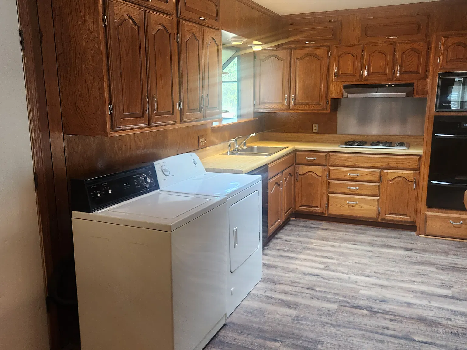 3 bed, 1.5 bath, 1140 sqft, $1,700 — Photo 3
