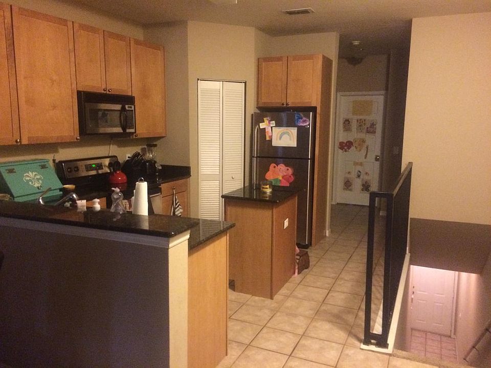 Upscale kitchen, granite countertops, washer and dryer
