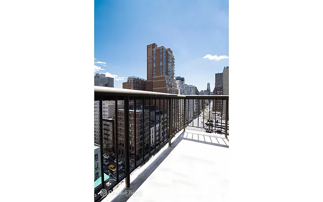 Rented by Douglas Elliman | media 22