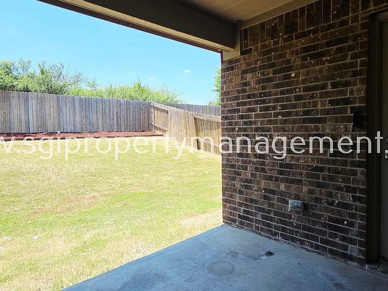 942 Primrose Dr — Photo 25