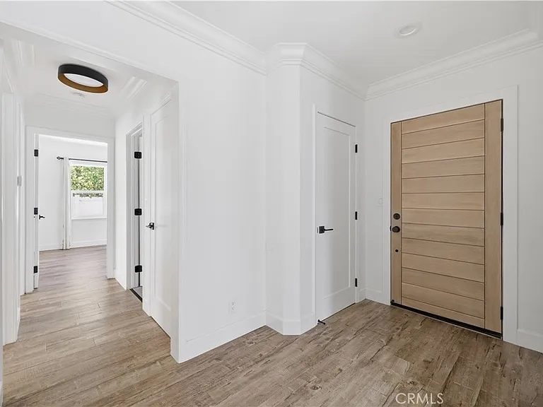 2311 Valencia St — Photo 5