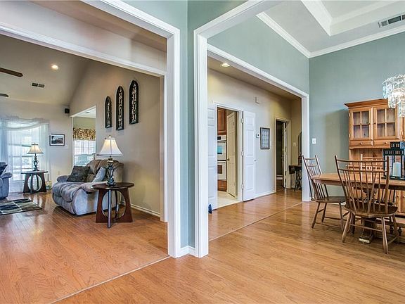 3rd image of 1537 Valencia Dr