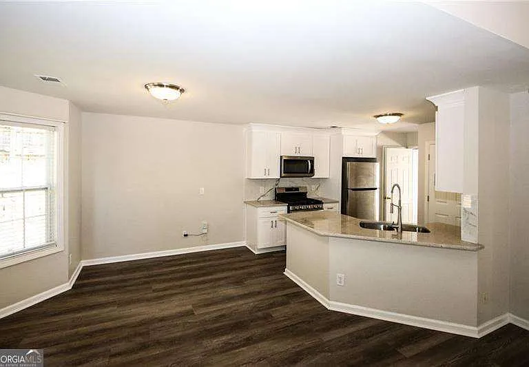 121 Stoneforest Dr — Photo 12
