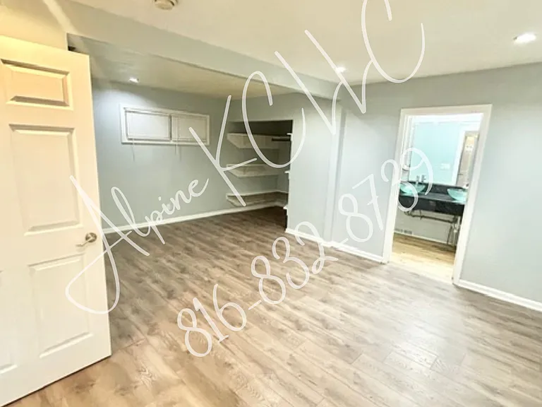 2501 Van Brunt Blvd #5 — Photo 3