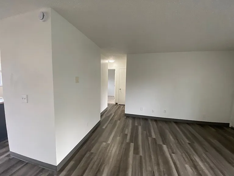 Pleasant Square Apartments — Photo 40
