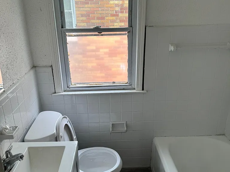 9541 Grandmont Ave — Photo 11