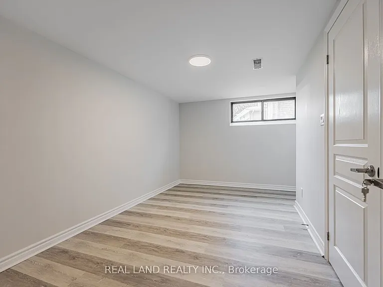 274 Timothy Ct #LOWER — Photo 17