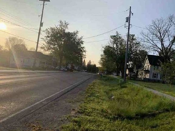 Exterior Neighborhood (street photo)